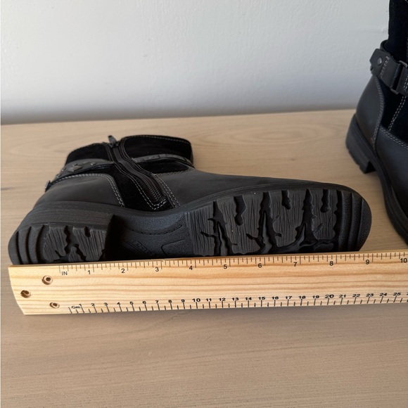 Earth Artistic Onyx Black Leather Ankle Boots / Size 9 - Picture 3 of 14